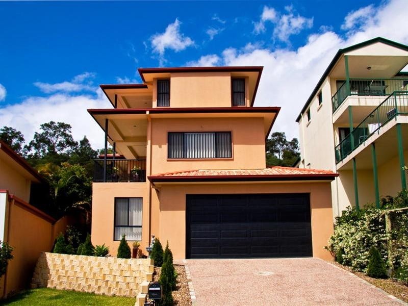 10 Woodward Lane, Pacific Pines QLD 4211