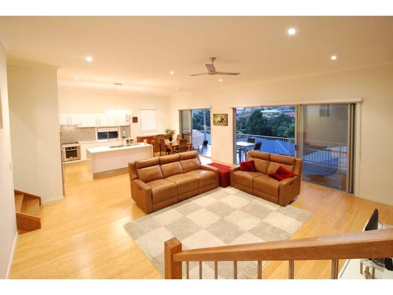 9 Ainslie Street, Pacific Pines QLD 4211