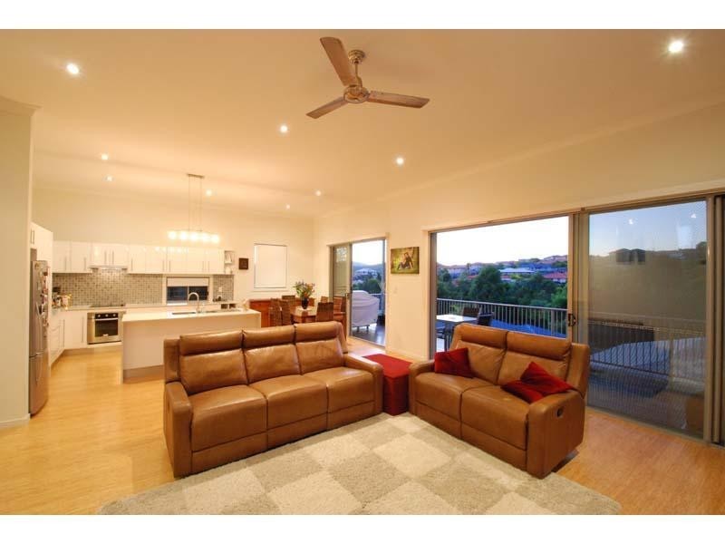 9 Ainslie Street, Pacific Pines QLD 4211