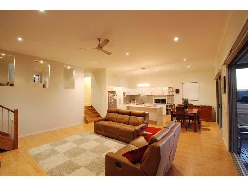 9 Ainslie Street, Pacific Pines QLD 4211