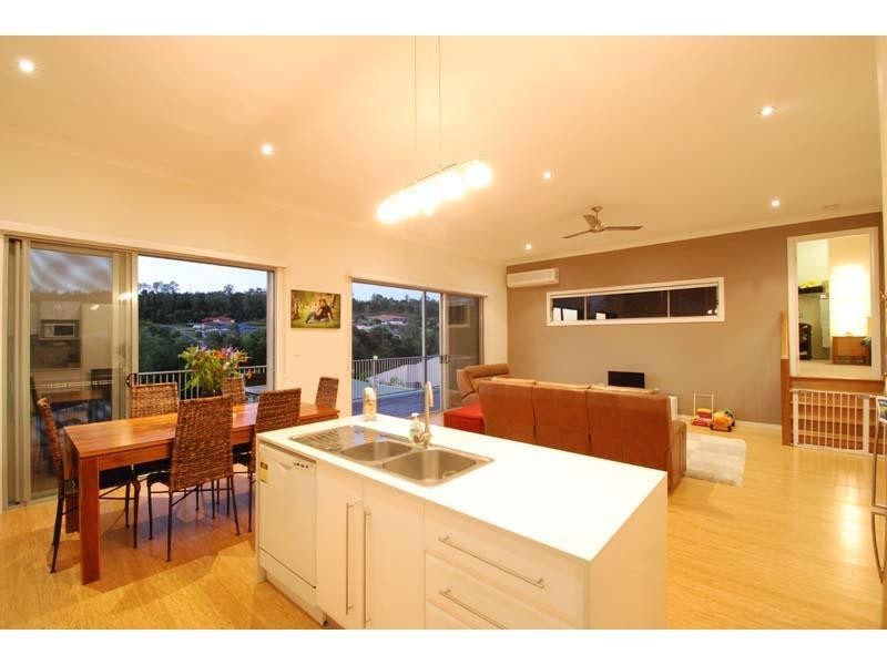 9 Ainslie Street, Pacific Pines QLD 4211