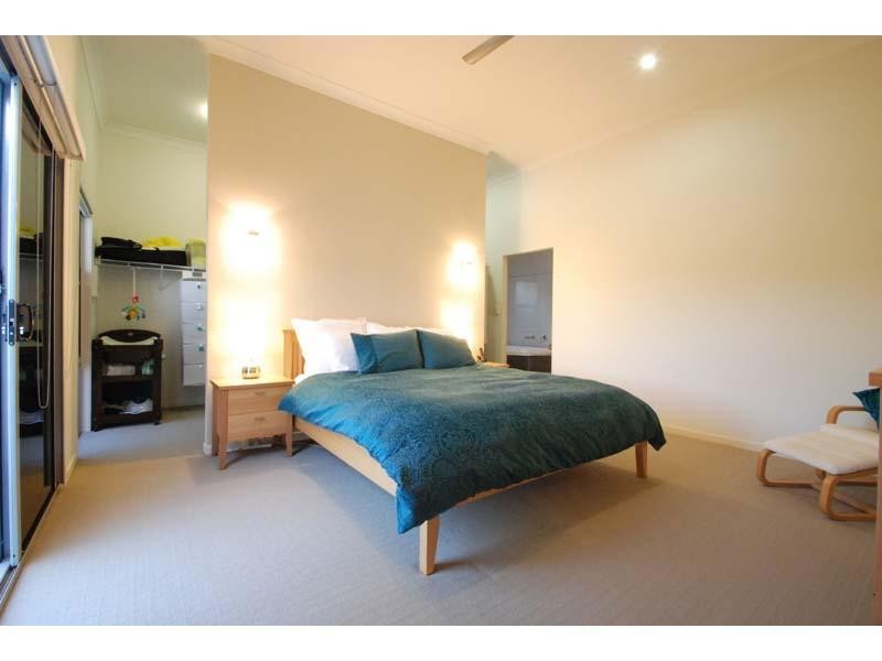 9 Ainslie Street, Pacific Pines QLD 4211