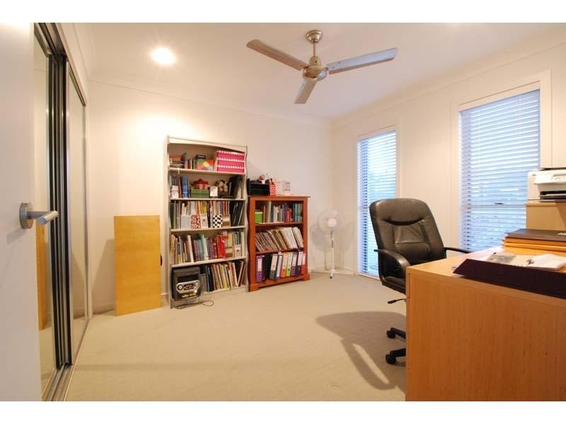 9 Ainslie Street, Pacific Pines QLD 4211