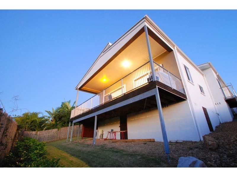 9 Ainslie Street, Pacific Pines QLD 4211