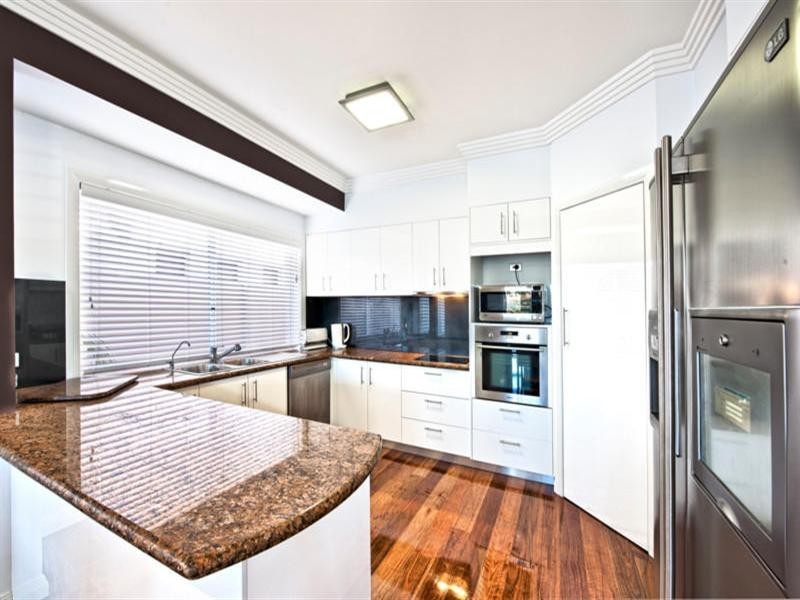 60 Edinburgh Road, Benowa QLD 4217