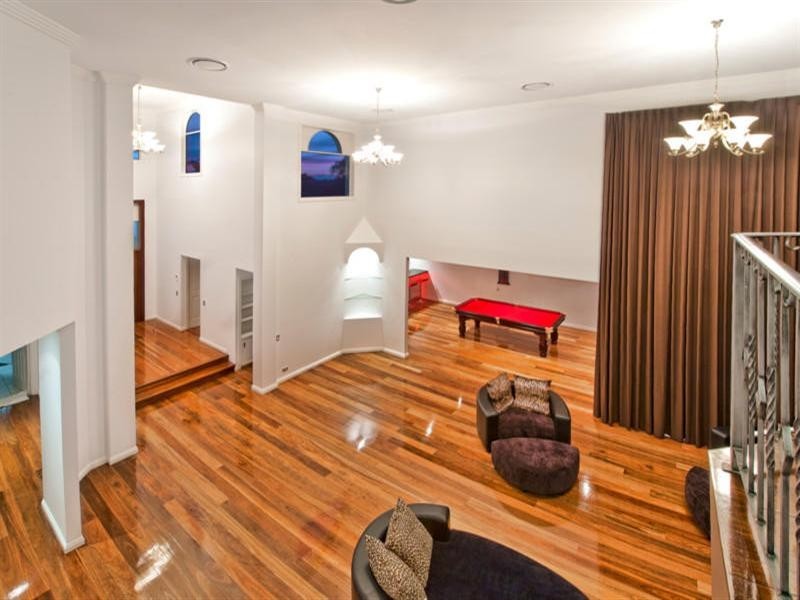 60 Edinburgh Road, Benowa QLD 4217