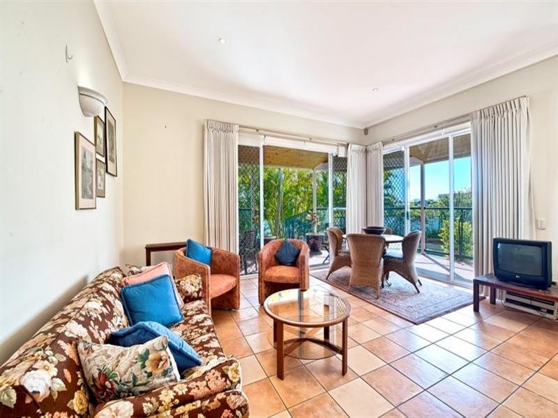 86 Cypress Drive, Broadbeach Waters QLD 4218