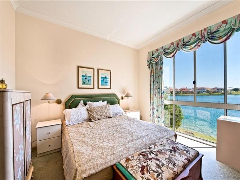 86 Cypress Drive, Broadbeach Waters QLD 4218