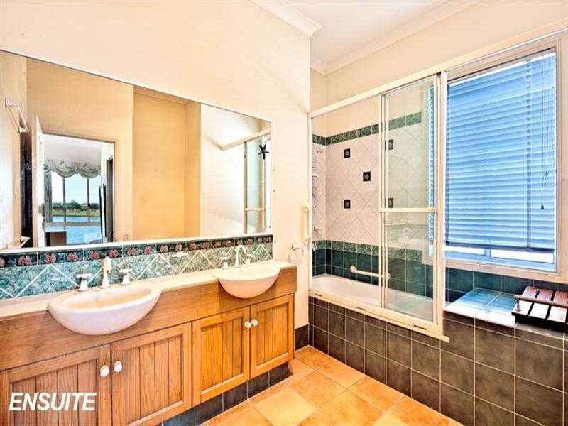 86 Cypress Drive, Broadbeach Waters QLD 4218