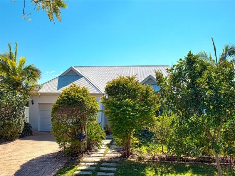 86 Cypress Drive, Broadbeach Waters QLD 4218