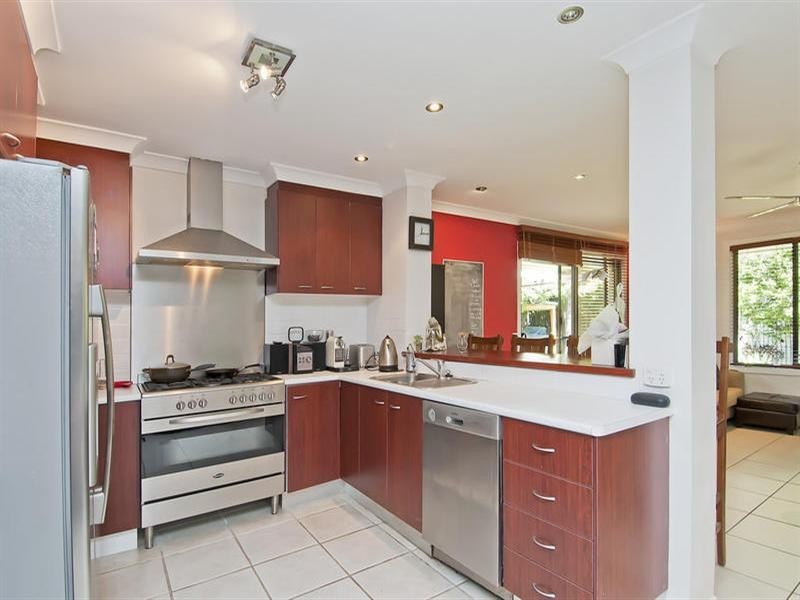 6 Mccleary Street, Sorrento QLD 4217