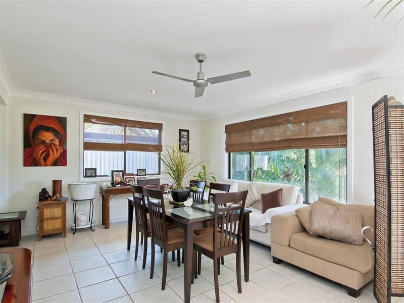 6 Mccleary Street, Sorrento QLD 4217