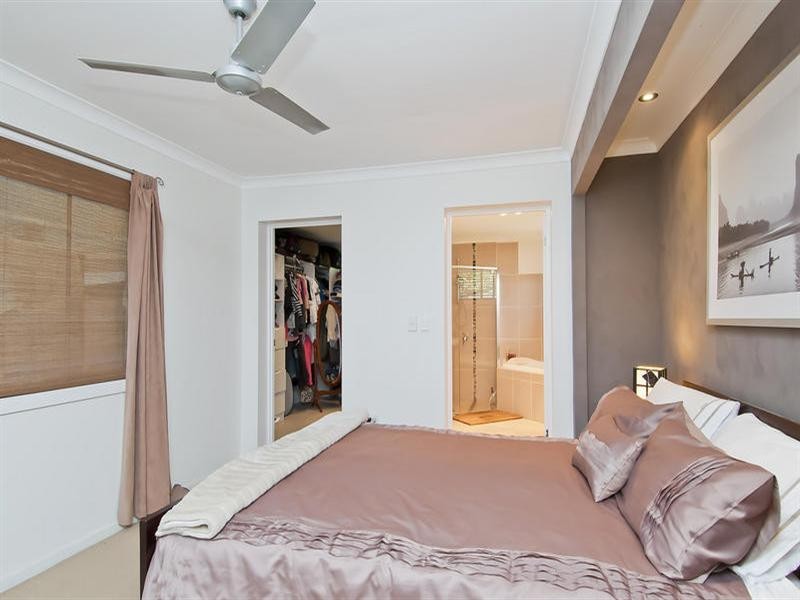 6 Mccleary Street, Sorrento QLD 4217