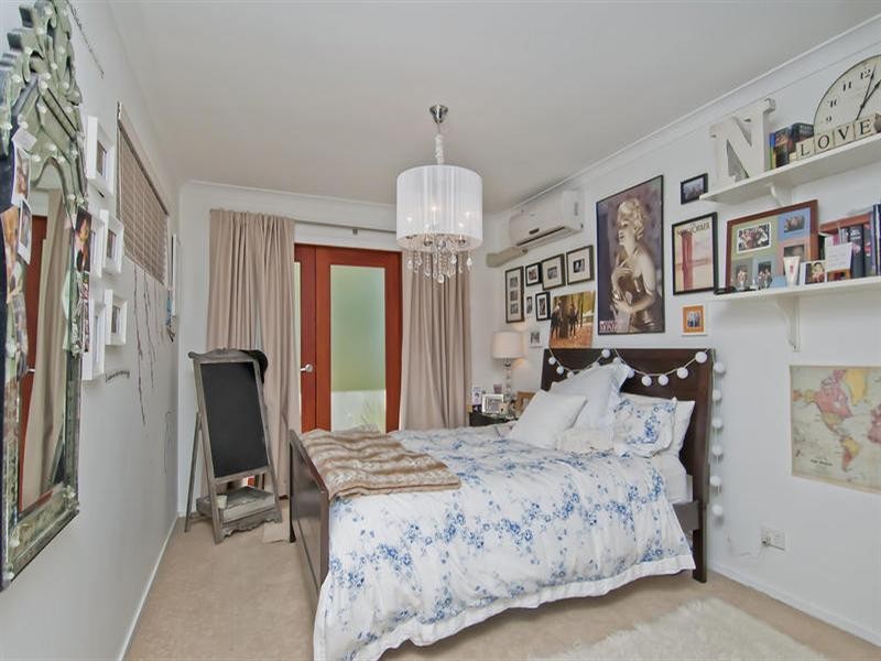 6 Mccleary Street, Sorrento QLD 4217