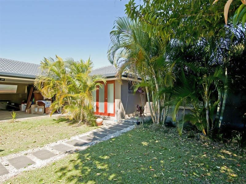 6 Mccleary Street, Sorrento QLD 4217