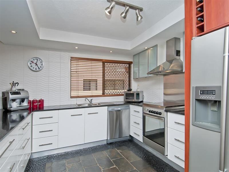 5 Richmond Avenue, Bundall QLD 4217