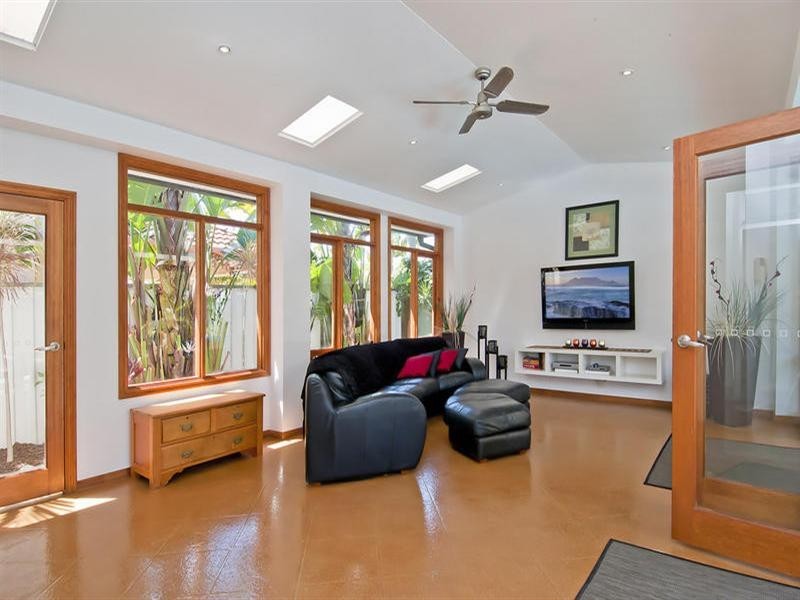 5 Richmond Avenue, Bundall QLD 4217