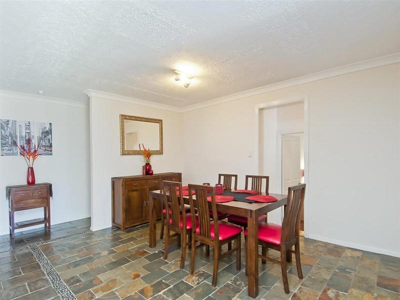 5 Richmond Avenue, Bundall QLD 4217