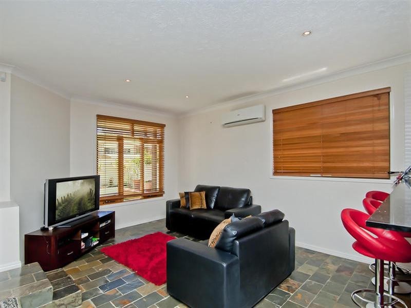 5 Richmond Avenue, Bundall QLD 4217