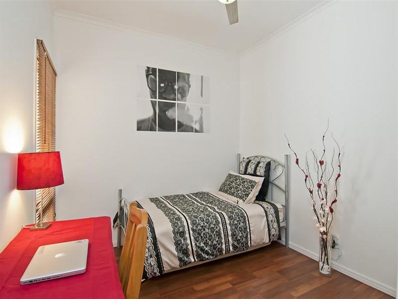 5 Richmond Avenue, Bundall QLD 4217