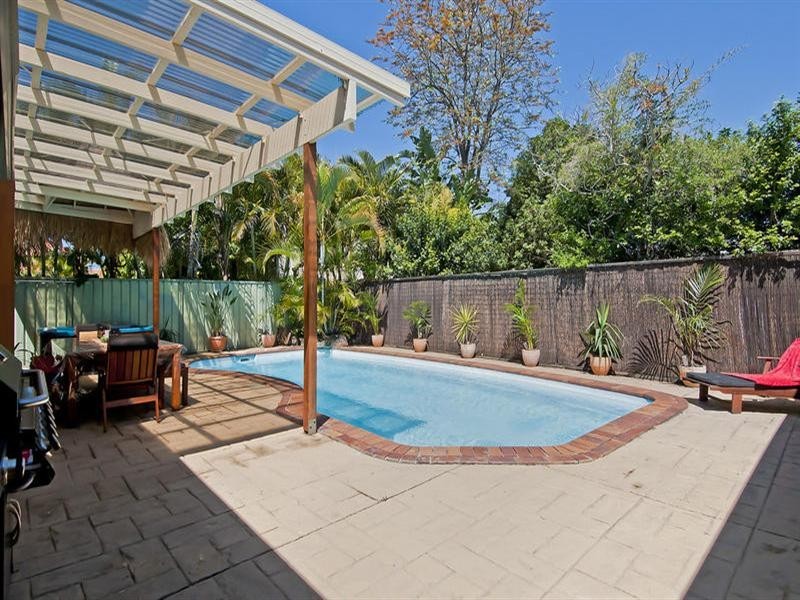 5 Richmond Avenue, Bundall QLD 4217