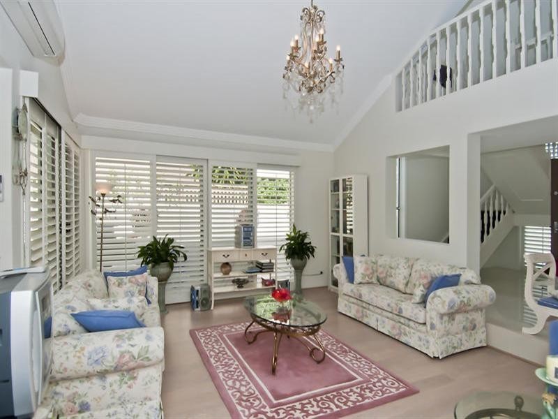 21 Mentone Avenue, Bundall QLD 4217