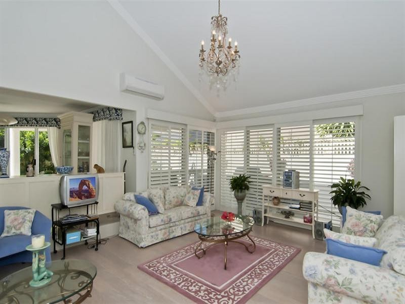 21 Mentone Avenue, Bundall QLD 4217