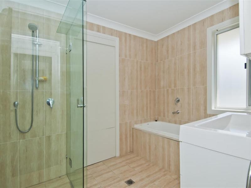 21 Mentone Avenue, Bundall QLD 4217