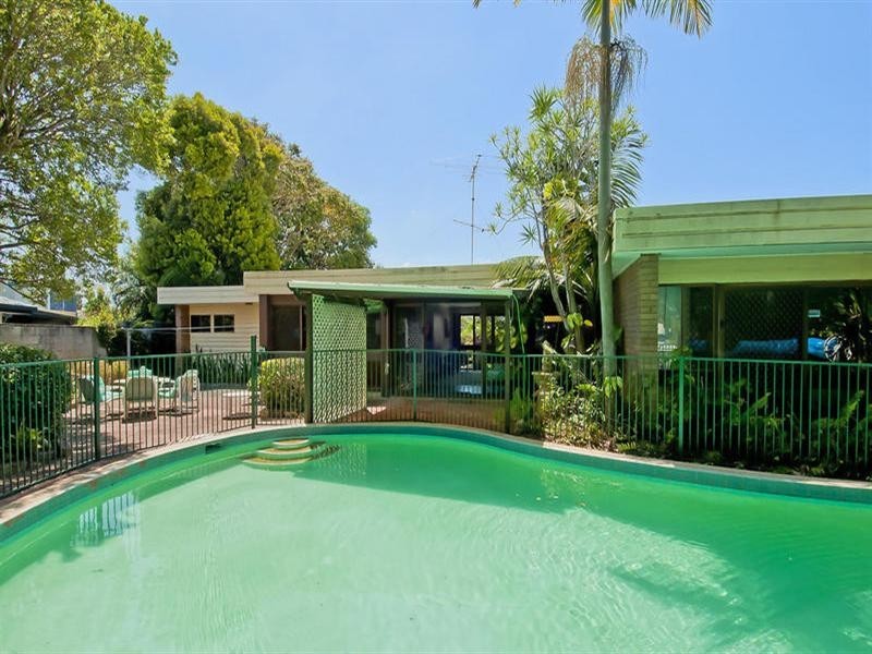 2 Tosti Street, Sorrento QLD 4217