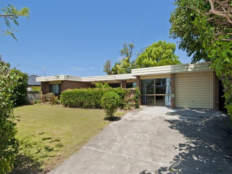 2 Tosti Street, Sorrento QLD 4217