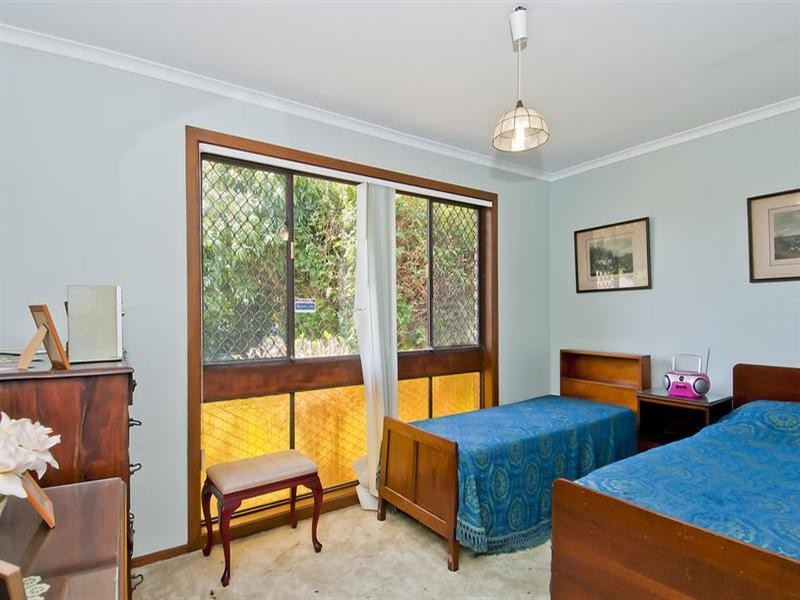 2 Tosti Street, Sorrento QLD 4217