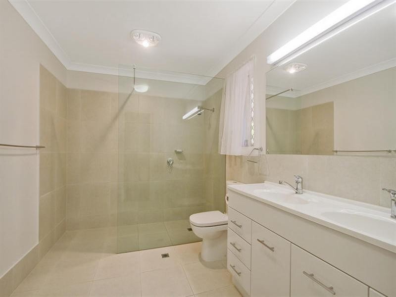 5 Jaguar Drive, Bundall QLD 4217