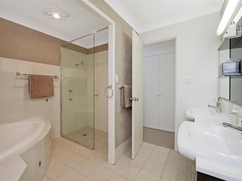 5 Jaguar Drive, Bundall QLD 4217