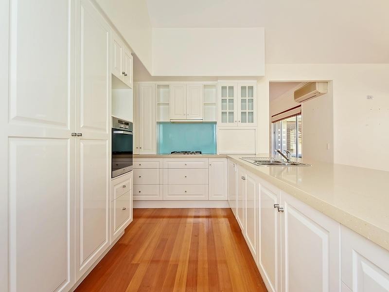 3 Anthea Court, Benowa QLD 4217