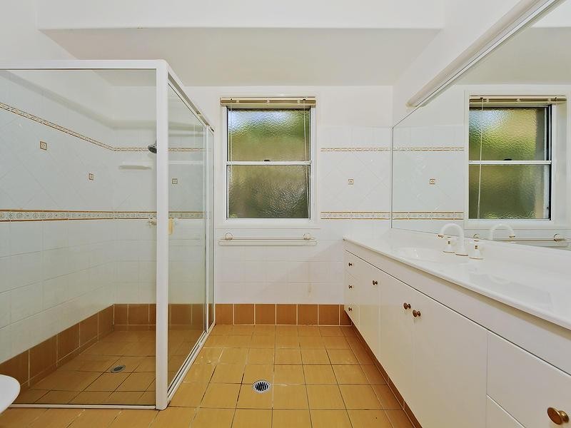 3 Anthea Court, Benowa QLD 4217