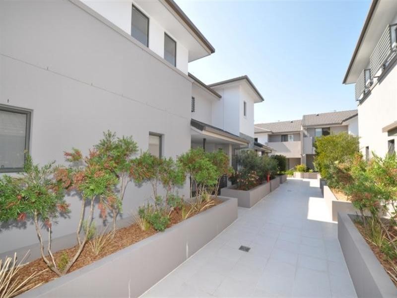 6 Belmont Grange.  139 Cotlew Street, Ashmore QLD 4214