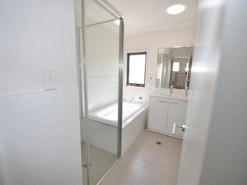 6 Belmont Grange.  139 Cotlew Street, Ashmore QLD 4214