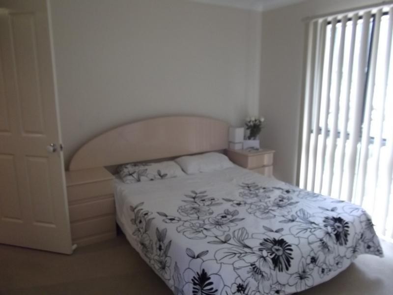 11 Yaldara Street, Pacific Pines QLD 4211