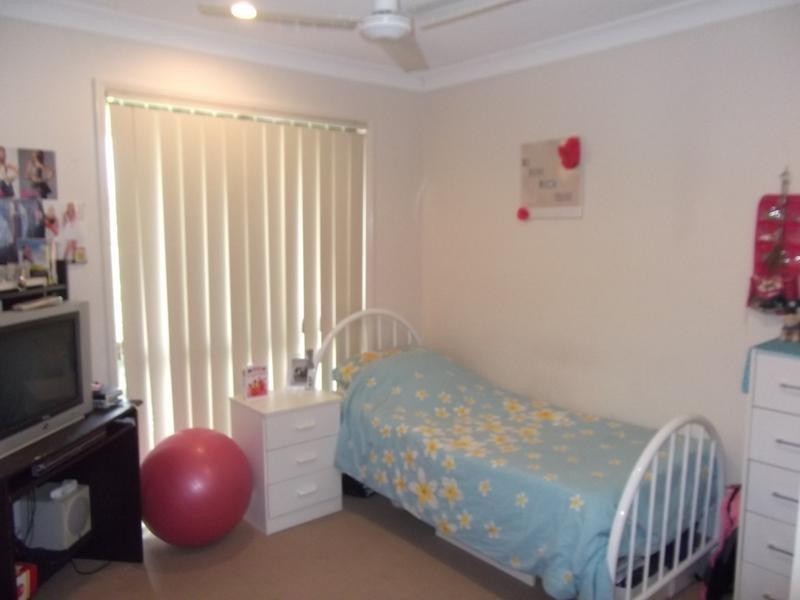 11 Yaldara Street, Pacific Pines QLD 4211