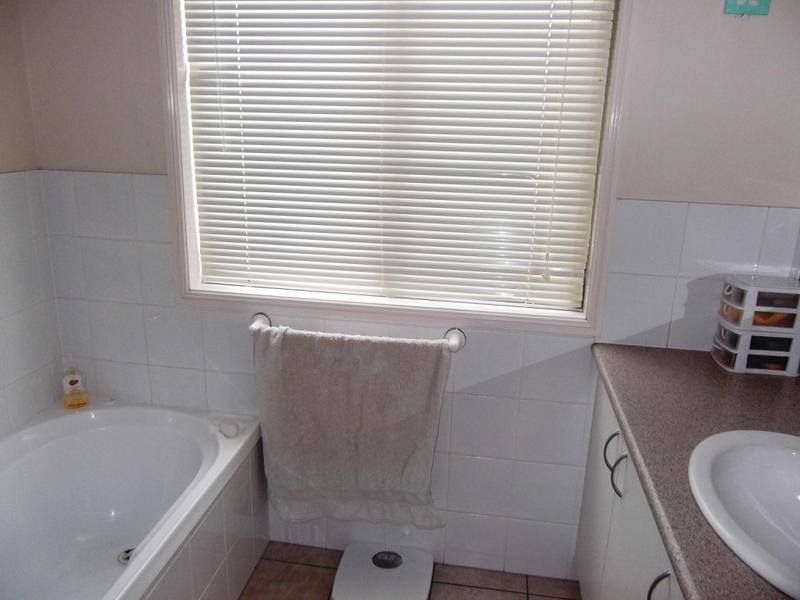 11 Yaldara Street, Pacific Pines QLD 4211