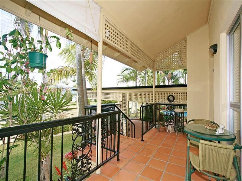 12 Kinloch Avenue, Benowa QLD 4217