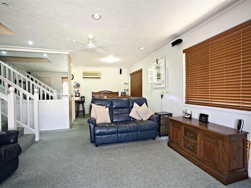 12 Kinloch Avenue, Benowa QLD 4217