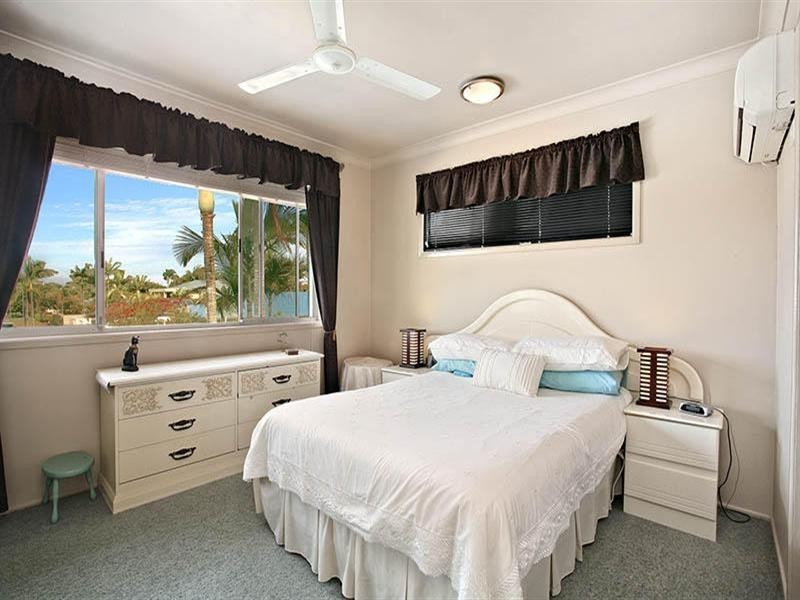 12 Kinloch Avenue, Benowa QLD 4217