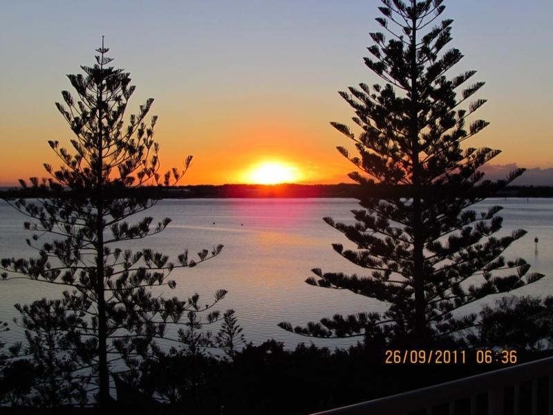 702 Crystal Bay Resort.  182 Marine Parade, Labrador QLD 4215