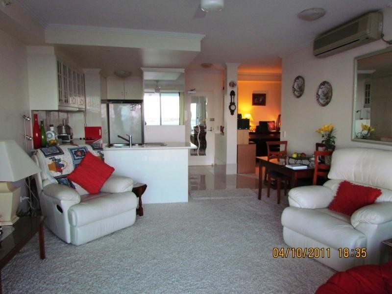 702 Crystal Bay Resort.  182 Marine Parade, Labrador QLD 4215