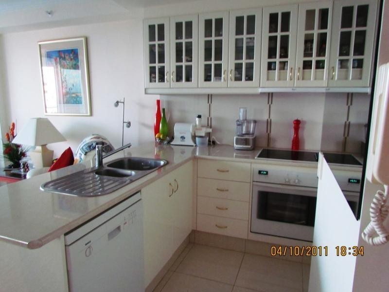 702 Crystal Bay Resort.  182 Marine Parade, Labrador QLD 4215