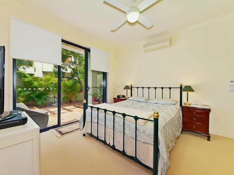 1064 The Cove.  Emerald Lakes.  1 The Cove Crescent, Carrara QLD 4211