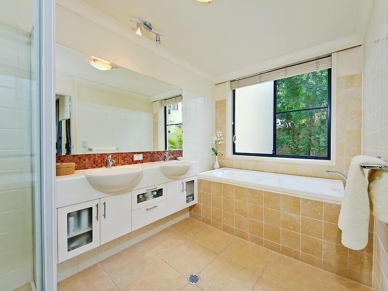 1064 The Cove.  Emerald Lakes.  1 The Cove Crescent, Carrara QLD 4211