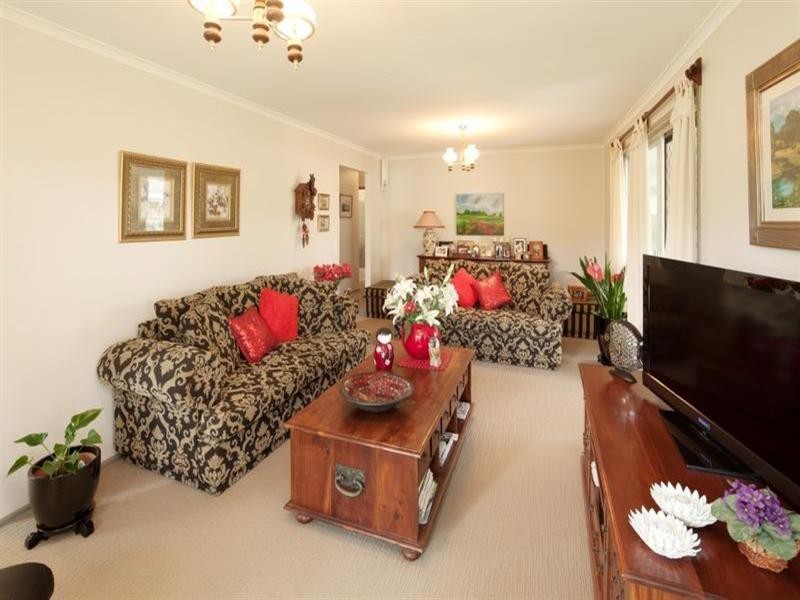 15 Grevillia Avenue, Southport QLD 4215