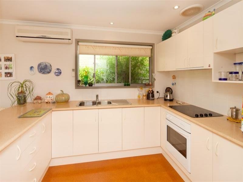 15 Grevillia Avenue, Southport QLD 4215